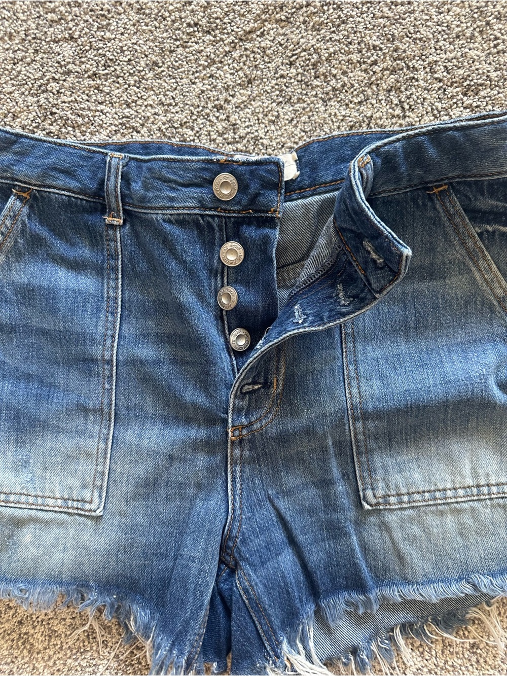 ✨ Free People High-Rise Frayed Hem Denim Shorts - Blue ✨ - Picture 2 of 4
